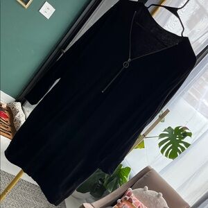 Express Black Long Sleeve V-Neck Shift Dress with Front Zip